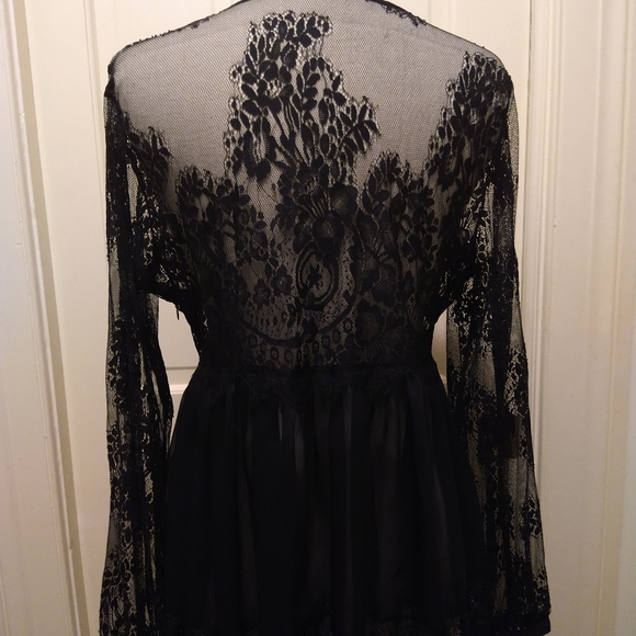 Black sheer lace ruffle waisted long sleeve shirt - Picture 2 of 4